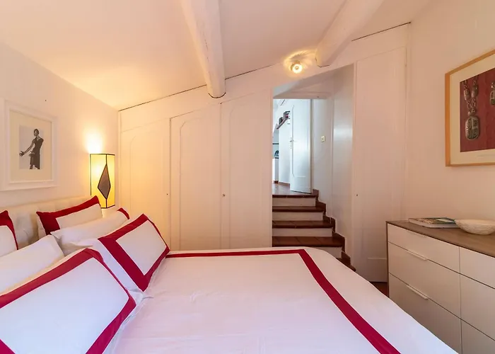 Campo De' Fiori Enchanting Attic Apartament